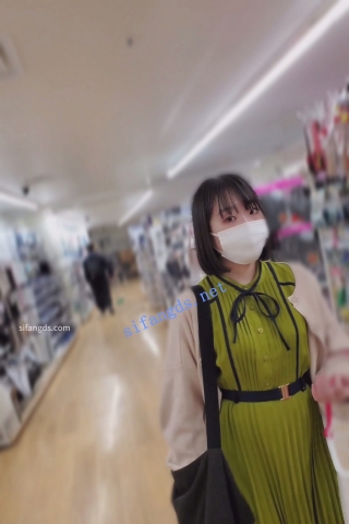 【日产精选】062书店抄底三位小姐姐。窄内包不住毛侧漏