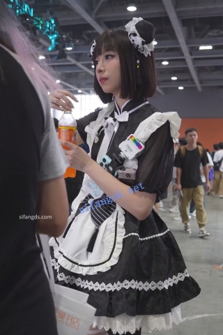 【xxn-330】女仆小姐姐黑白丝过膝袜..粉内弯腰CD勒出13缝 