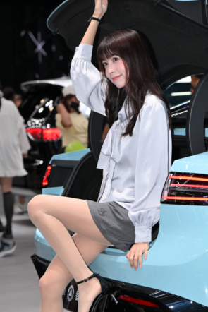 车展素人肉丝美女