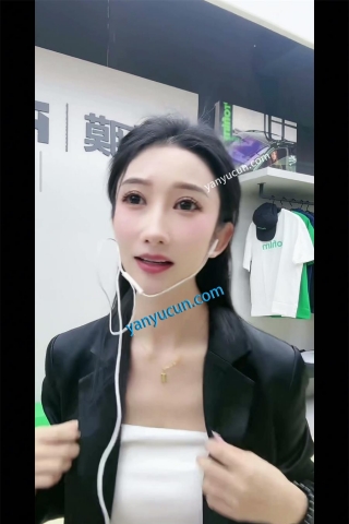 XM463白色短裙展会超极品女主播，红色性感丁字裤