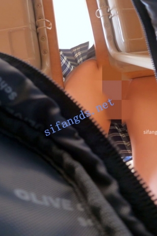 【日产精选】077大师相机藏包里拍摄jk学妹换衣服