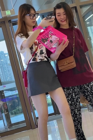 MG017【芒果CD】带眼镜的少妇这腿真性感