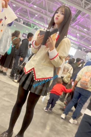 trump1387【KFC】JK制服萌妹超美·大学毕业肯定是个美女·厚黑丝袜微透白内