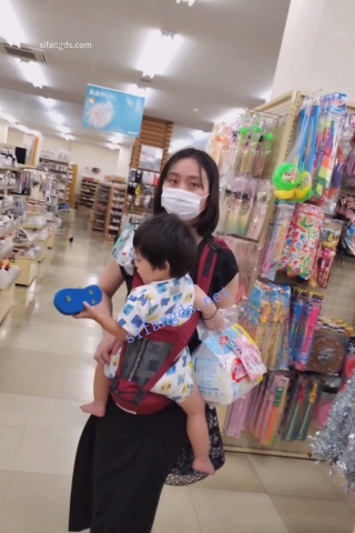 【日产精选】010超市开闪几个脏内裤。女主防备意识很强