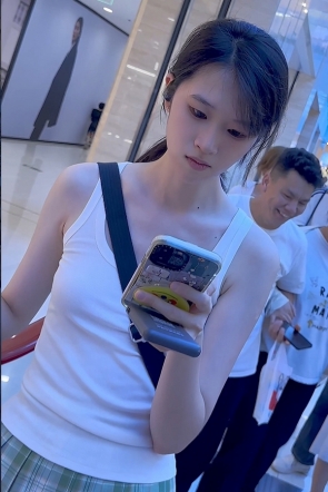trump1553【KFC】清纯制服JK学生妹逛街·身材身高顶级·白色内内湿透了