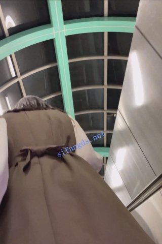 【日产精选】007扶梯掀裙开闪六位女主。灯光照亮肉色丝袜