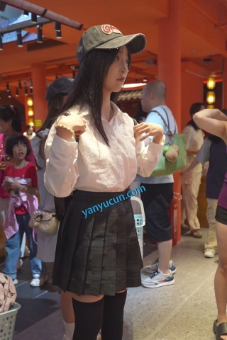 (BC-SSS-109)外纯内骚jk小学妹..过膝袜无痕内夹成丁无防备逛街